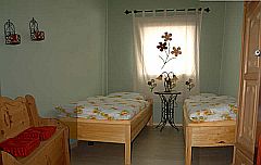 rechtes Schlafzimmer  Bilder folgen